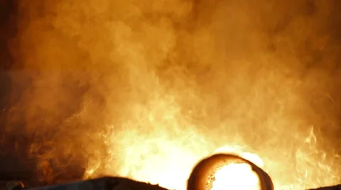 Metal smelting process 스톡 동영상 58076060