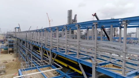 Metal structures during the construction of a huge factory. Video stock 138255129