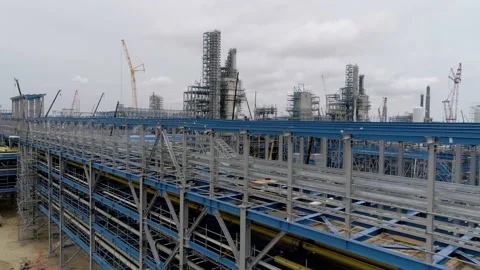 Metal structures during the construction of a huge factory. Video stock 138255427