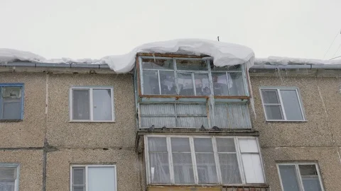 Metal swing in the snow. Stock-Footage 87818155