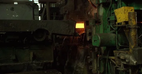 Metal Transported in Foundry  動画素材 81005485