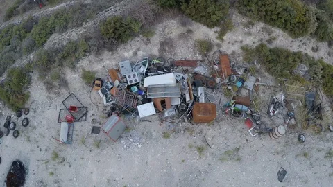 Metal trash in the field 스톡 동영상 127004995