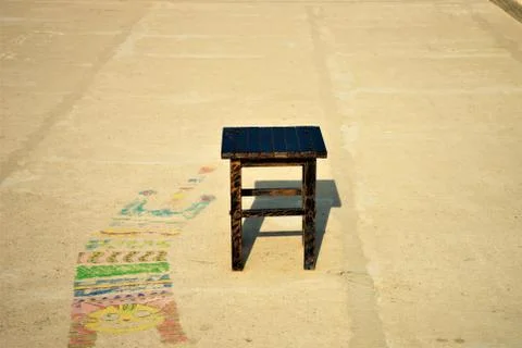Metallic stool monument Stock-Fotos