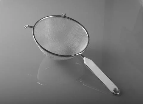 Metallic strainer with plastic handle Foto stock