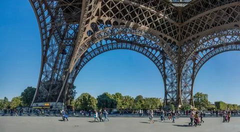  metallic structure of the Eiffel tower metallic structure of the Eiffel t... 写真素材