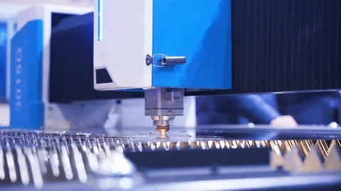 Metalworking Cnc Laser Machine. Close up lot of bright sparks Vidéo 107135282