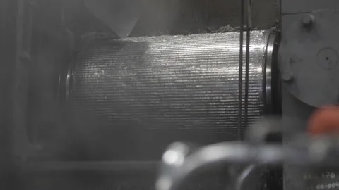 Metalworking machine performs cutting using coolant liquid Видео 324064955