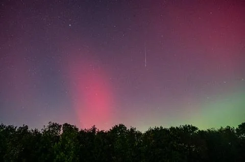Meteor captured while looking up for the northern lights, aurora borealis, .. 库存照片