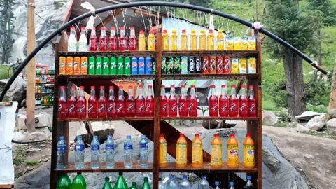 Method of keeping soft drinks cold by water in northern areas Stock-Footage 205047000