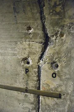 Method of measuring crack movement in the concrete at Hoover Dam, Arizona, Ne Foto stock