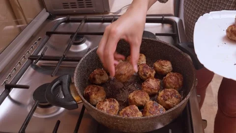Meticulous Positioning Improves Appearance And Culinary Consistency Video stock 328496882