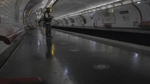 Metro arriving at the platform Stock Footage 139172477