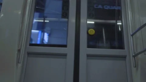 Metro door showing the street passing outside Vidéo 106824853