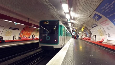 Metro doors close and train departs from Republique station in Paris, France Stock Footage 99207609