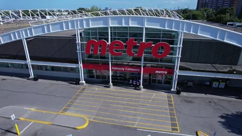 Metro grocery store workers at strike, demanding a fair deal from the compa.. Stock Footage 247100328