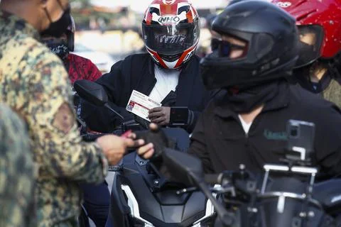 Metro Manila sets up checkpoints to check COVID-19 protocols and implement gun b Foto stock