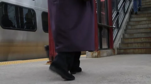Metro North NYC SLOW-MO STOP Video stock 1435705