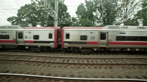 Metro North Rail Train Moving on Track in New York Vidéo 40343666