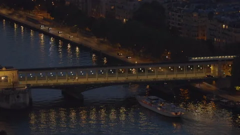 Metro passing on the Bir Hakeim bridge over the river Seine in Paris, France Stock Footage 198549119