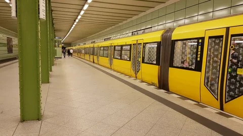 Metro passing a station Video stock 79846885