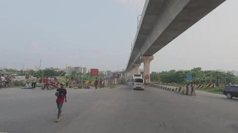 Metro Rail Track View from Diyabari to Mirpur with Lake and Traffic Vídeos de archivo 335375436