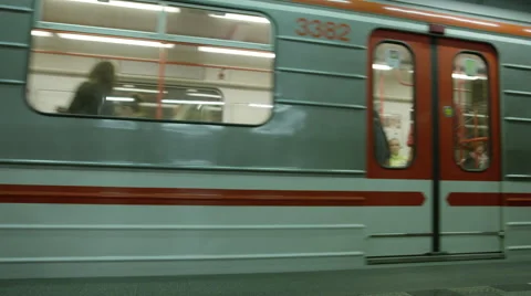 Metro Train Arrives Platform - 4k 動画素材 57939375