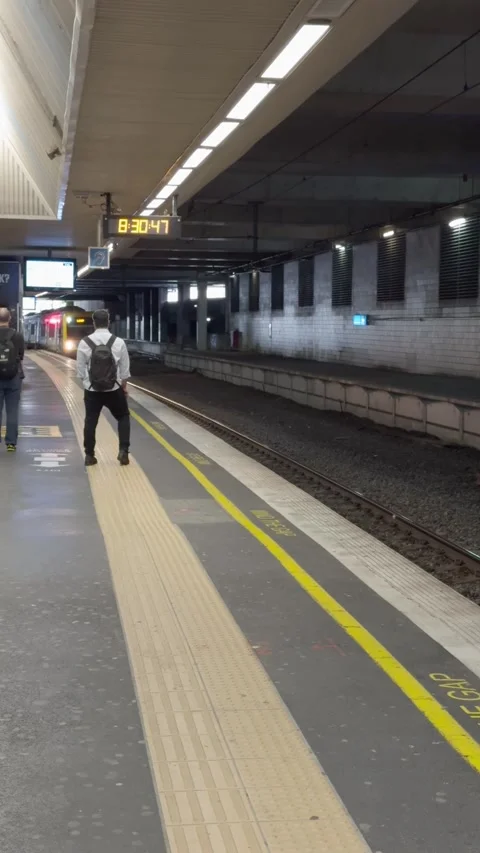 Metro Train Arriving at Box Hill Station Platform at Night 스톡 동영상 323493625