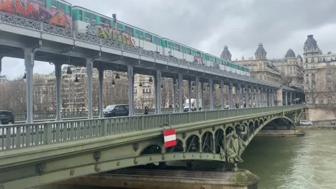 Metro train on Bir Hakeim Bridge Stock Footage 148958954