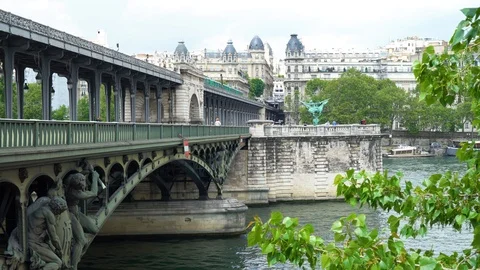 The metro train on the de Bir-Hakeim bridge Stock Footage 107438047