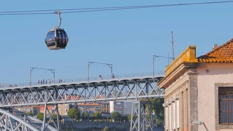 Metro train Dom Luis bridge and cable car in Vila Nova de Gaia. Porto, Portugal Видео 112569755
