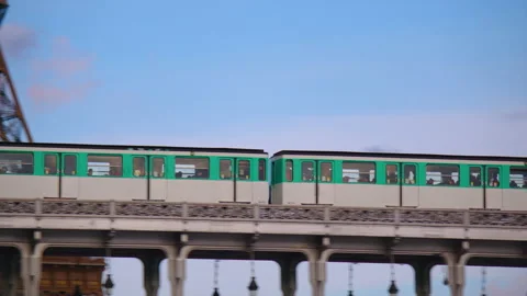 Metro train over Bir-Hakeim bridge and the Eiffel Tower, Paris, France 動画素材 236724099