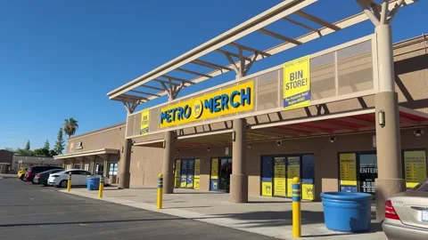 MetroMerch Bin Store and Liquidation Shops 스톡 동영상 341693602