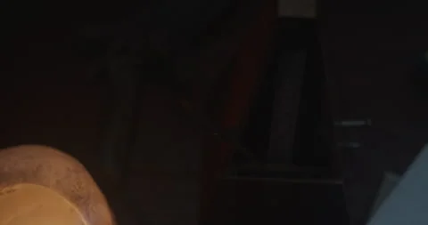 Metronome Pendulum under the Candlelight 動画素材 255755638