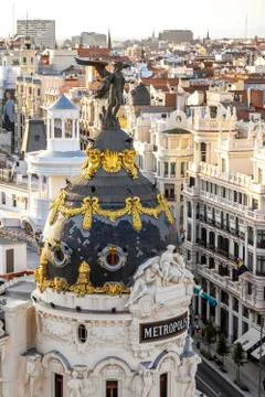 Metropolis House Edificio Metropolis with a view of the Gran Via boulevard Stock Photos