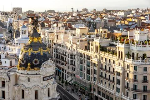 Metropolis House Edificio Metropolis with a view of the Gran Via boulevard Stock Photos