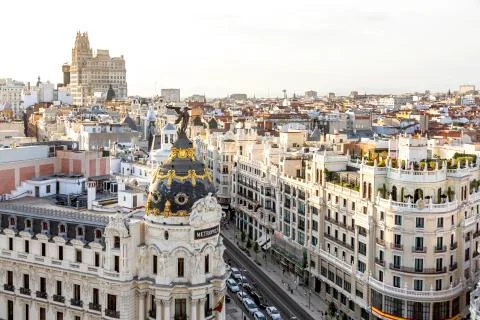 Metropolis House Edificio Metropolis with a view of the Gran Via boulevard Stock Photos