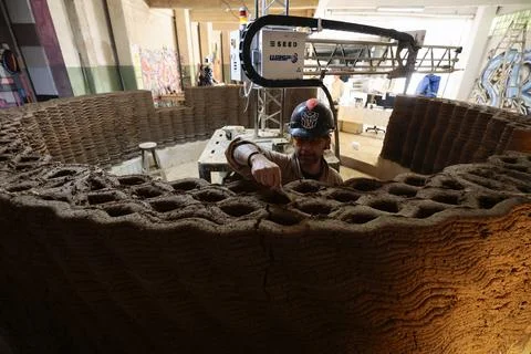 Mexican collective uses 3D printer technology to address housing crisis, Mexico  库存照片