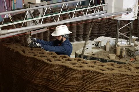 Mexican collective uses 3D printer technology to address housing crisis, Mexico  库存照片