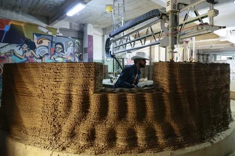 Mexican collective uses 3D printer technology to address housing crisis, Mexico  库存照片
