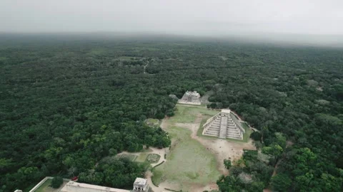 Mexican Drone Jungle Chichen Itza Jungle Aerial Tropics Ruins Vídeos de archivo 347844693