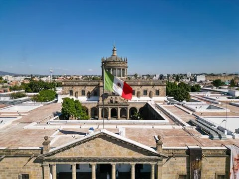 Mexican flag flying proudly over the historic Cabanas Museum in Guadalajara 库存照片