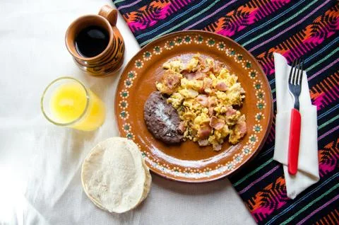 Mexican Scrambled eggs with ham 库存照片