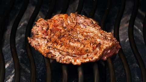 Mexican style beef steak being fried on the grill in UHD Stockbeeldmateriaal 94242146