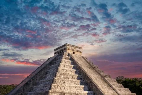 Mexico, Chichen Itza, archaeological site, ruins and pyramids of old Mayan ci Stock Photos