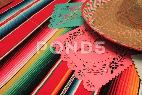 Mexico poncho sombrero skull background fiesta cinco de mayo decoration bunti Stock Photos