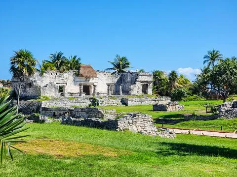 Mexico, Tulum, panoramic view of the ruin of the great Mayan platform Stock Photos