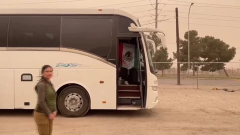 Mexico welcomes migrants repatriated under government programme, México, MX - 07 Vidéo 303617562