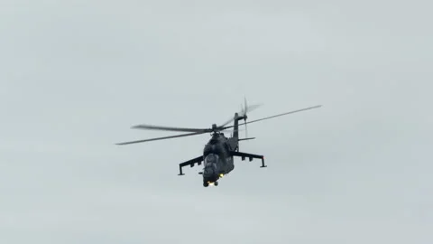 Mi-24 helicopters doing maneuvers at air show in Gdynia 스톡 동영상 136497032