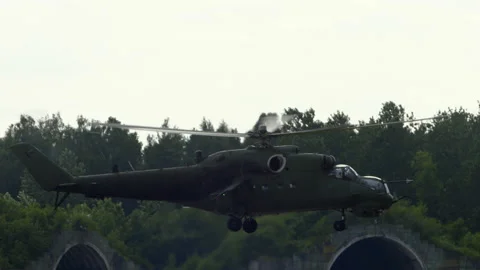 Mi-24 helicopters doing maneuvers at air show in Gdynia 스톡 동영상 136497490