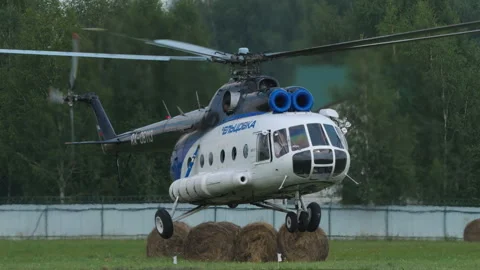 Mi-8 Helicopter Hovering at Mochishche Airfield Novosibirsk Airshow Stockbeeldmateriaal 344179102